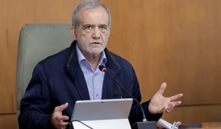 ইরানকে আত্মসমর্পণে বাধ্য করার প্রচেষ্টা ব্যর্থ হবে: মাসুদ পেজেশকিয়ান