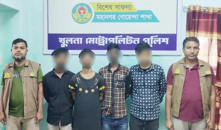 খুলনায় ডাকাতির প্রস্তুতিকালে গ্রেপ্তার ৪, অস্ত্র উদ্ধার