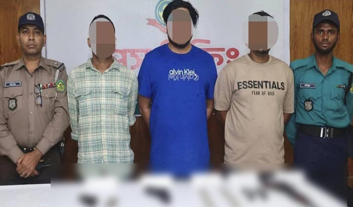 চট্টগ্রামে সাজ্জাদ গ্রুপের ৩ সন্ত্রাসী গ্রেপ্তার, অস্ত্র উদ্ধার