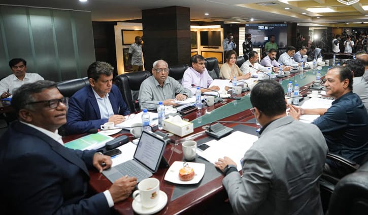 আমিনুলের বোর্ড ভেঙে ১১ সদস্যদের অ্যাডহক কমিটি গঠন, সভাপতি তামিম