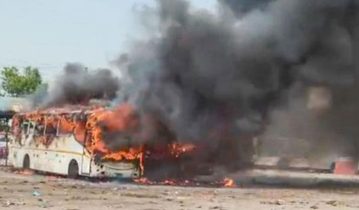 কুমিল্লায় ৩ বাসে আগুন