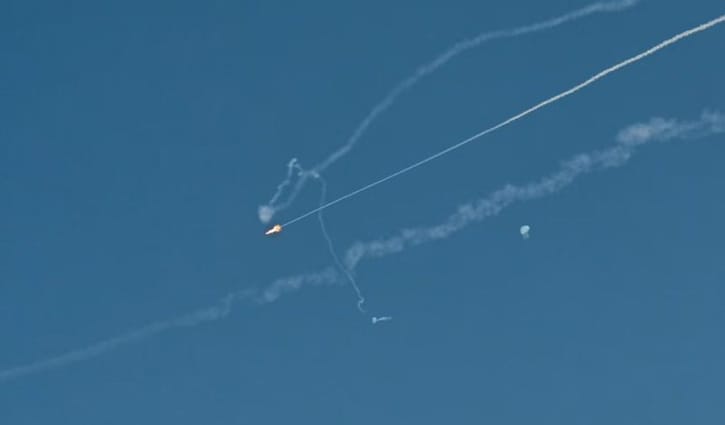 ৩২৭ ক্ষেপণাস্ত্র-ড্রোন ভূপাতিতের দাবি বাহরাইনের