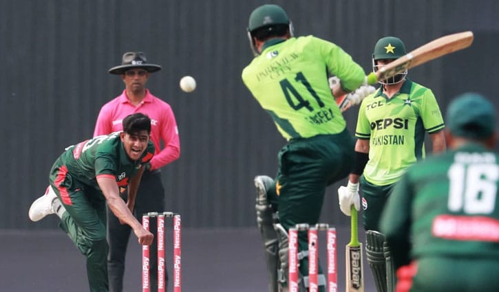 সাদাকাতের ঝড়ো ব্যাটিংয়ে পাকিস্তানের উড়ন্ত সূচনা