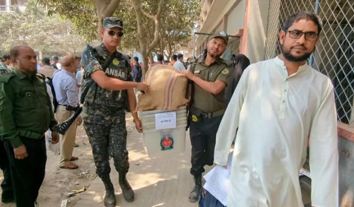 বগুড়া-৬ আসনে রাত পোহালেই ভোট, কেন্দ্রে পৌঁছাচ্ছে সরঞ্জাম