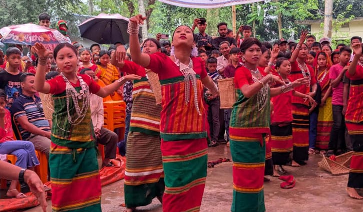 খাগড়াছড়িতে বর্ণিল শোভাযাত্রায় বৈসু ও চৈত্রসংক্রান্তি বরণ