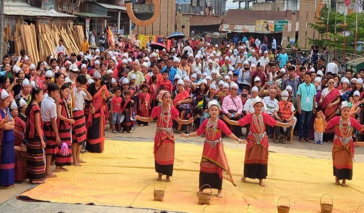 রাঙামাটিতে বর্ষবরণে বর্ণিল শোভাযাত্রা