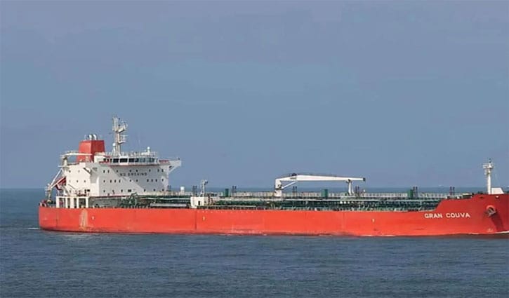 ৩০ হাজার টন জ্বালানি তেল নিয়ে চট্টগ্রাম বন্দরে পৌঁছেছে জাহাজ