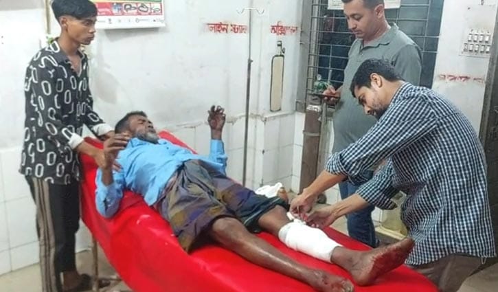 লক্ষ্মীপুরে ২ গ্রুপের মধ্যে গোলাগুলি, পথচারী গুলিবিদ্ধ