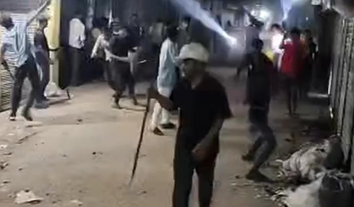 কিশোরগঞ্জে টর্চলাইট জ্বালিয়ে সংঘর্ষ, আহত অর্ধশত