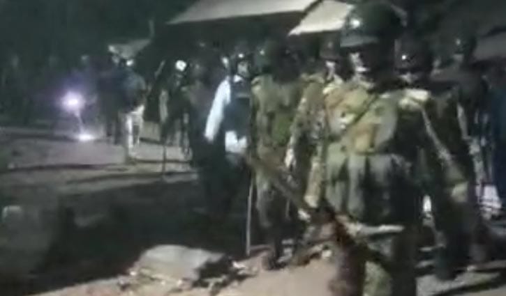 মুন্সীগঞ্জে রাতে টর্চ জ্বালিয়ে ২ পক্ষের সংঘর্ষ