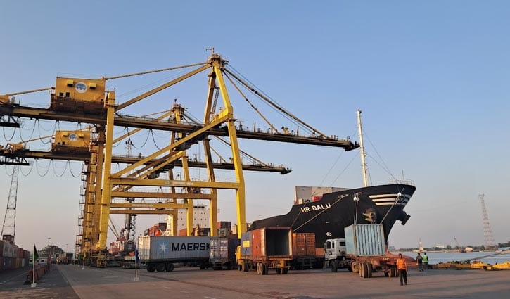 চট্টগ্রাম বন্দরের পথে ৪ জ্বালানিবাহী জাহাজ