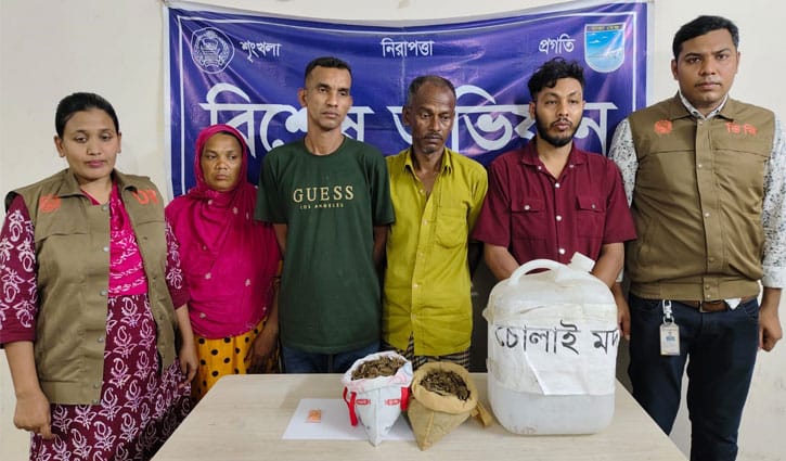আশুলিয়ায় ডিবির অভিযানে মাদকসহ গ্রেপ্তার ৪