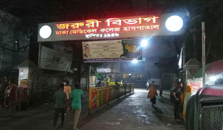 রাস্তা পারাপারের সময় বেপরোয়া মোটরসাইকেলের ধাক্কা, যুবকের মৃত্যু