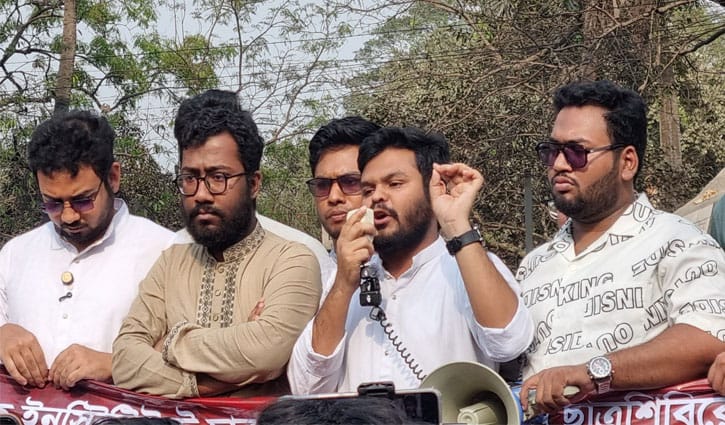 ঢাকা পলিটেকনিকে হামলার প্রতিবাদে ঢাবি ছাত্রশিবিরের বিক্ষোভ