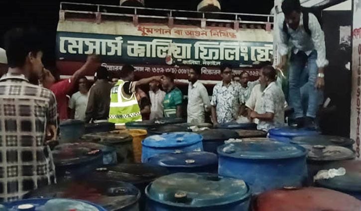 নড়াইলে ৭৪০০ লিটার ডিজেল জব্দ, জরিমানা