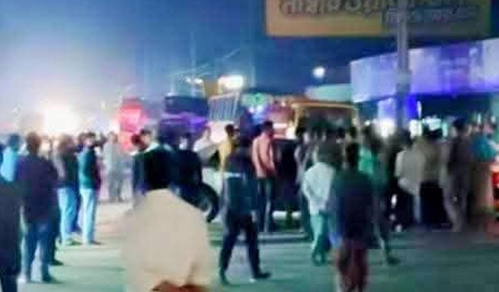 দিনাজপুরে বরযাত্রী বহনকারী মাইক্রোবাস সাইড দেওয়া নিয়ে সংঘর্ষ, নিহত ১