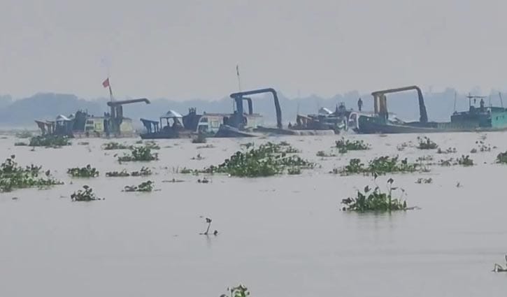 নদীপাড়ের আতঙ্ক ‘বালুমহাল’