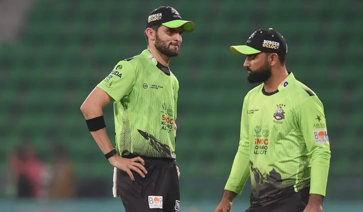 বল বিতর্কের জেরে ফখর জামান নিষিদ্ধ