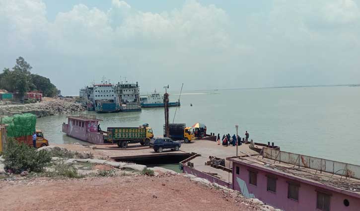 সড়কে যানজট নেই, পাটুরিয়া ঘাটে চাপ নেই 