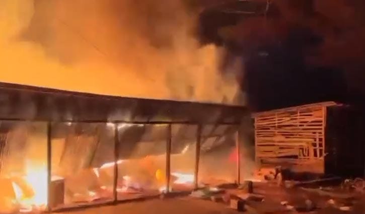 নলছিটিতে আগুনে পুড়েছে ৬ দোকান