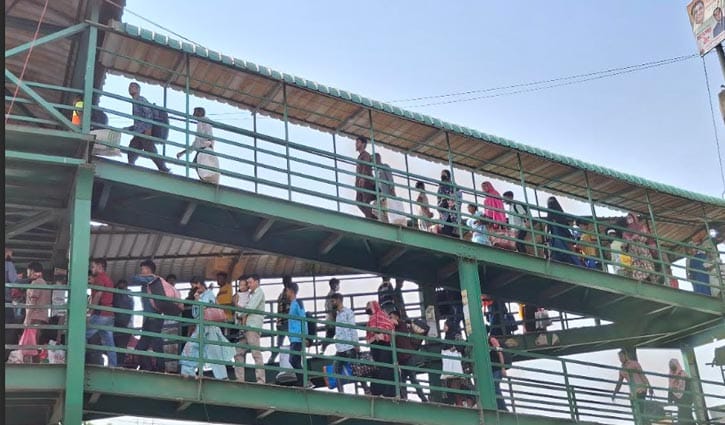 চন্দ্রায় ঘরমুখো মানুষের ঢল