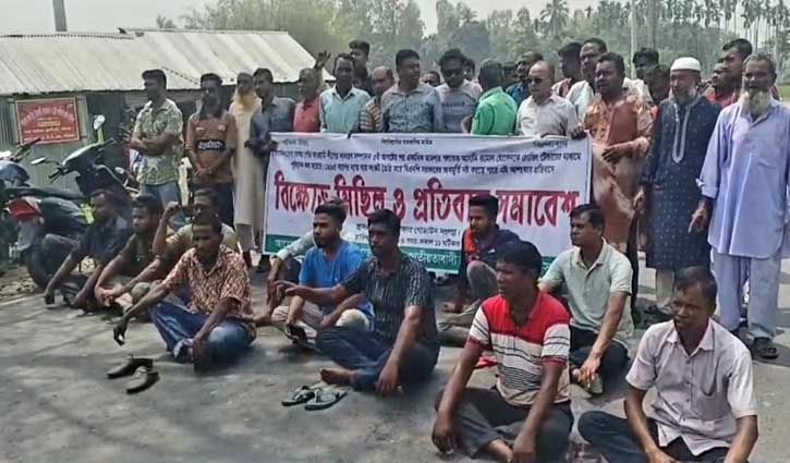 গাইবান্ধায় সার সিন্ডিকেটের প্রতিবাদে সড়ক অবরোধ 