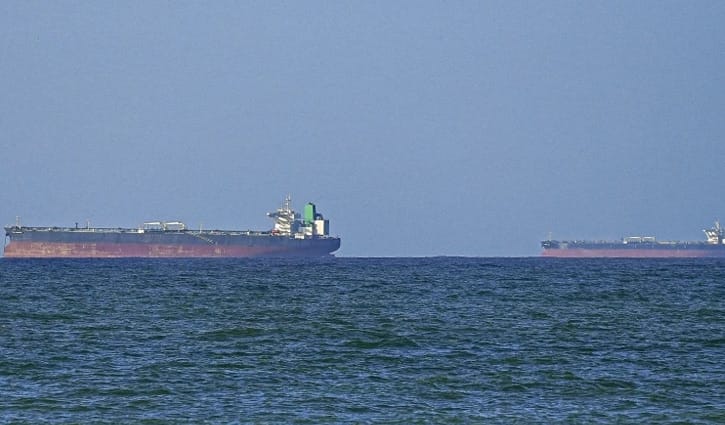 মার্কিন নৌ অবরোধের মধ্যে হরমুজ প্রণালিতে কতগুলো জাহাজ চলাচল করেছে