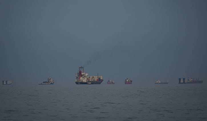 হরমুজ প্রণালি দিয়ে জাহাজ চলাচলে ইরানের নতুন নির্দেশনা
