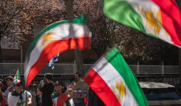 ‘শত্রুভাবাপন্ন’ দেশ সফরে নিষেধাজ্ঞা: ইরানের ক্রীড়াঙ্গনে নতুন সংকট