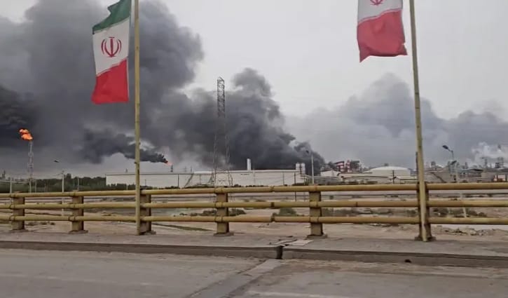 ইরানের পেট্রোকেমিক্যাল কারখানায় ইসরায়েলের হামলা