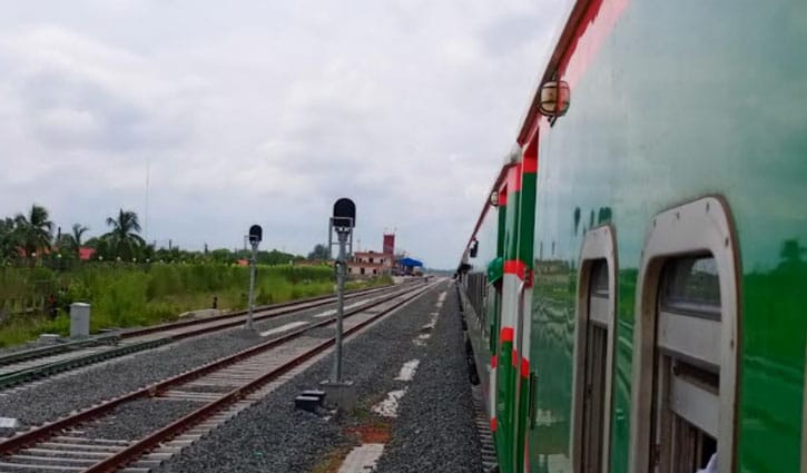 ঢাকা-নড়াইল-খুলনা ও ঢাকা-নড়াইল-বেনাপোল, এক ট্রেনই ভরসা