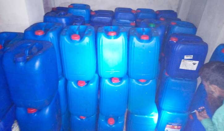 উখিয়ায় ৩০০০ লিটার এসিড জব্দ