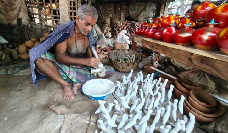 খুলনায় বিলীনের পথে মৃৎশিল্প 