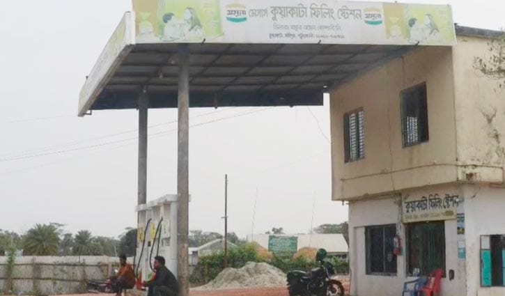 জ্বালানি তেলের সংকটে সমুদ্রগামী জেলেরা