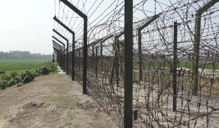 বিএসএফের হাতে ২ বাংলাদেশি আটক