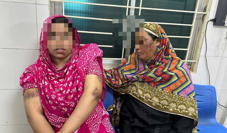 থানায় মা ও মেয়েকে নির্যাতন: পেকুয়া থানার ওসিকে আদালতে তলব