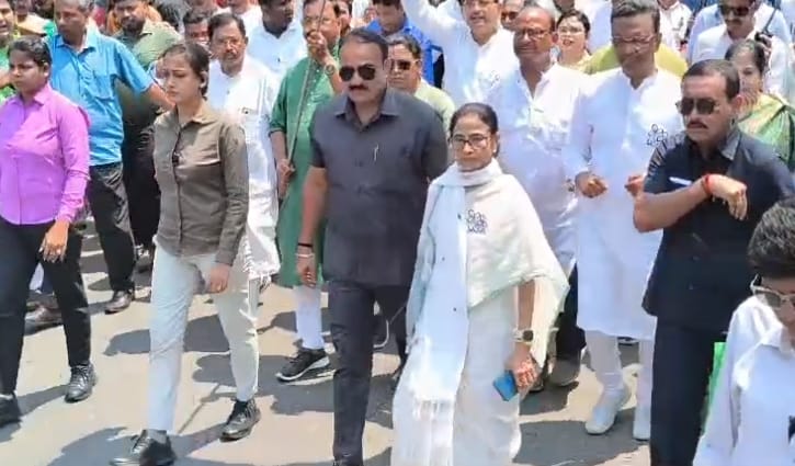 সরকার আমরাই গড়ব: মমতা