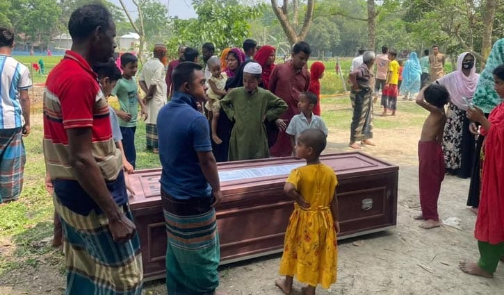 গ্রামের বাড়িতে পৌঁছেছে ক্ষেপণাস্ত্র হামলায় নিহত মামুনের মরদেহ