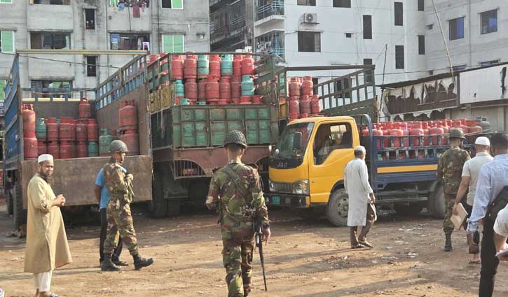 গ্যাস সিলিন্ডার মজুদ করায় সাড়ে ৪ লাখ টাকা জরিমানা