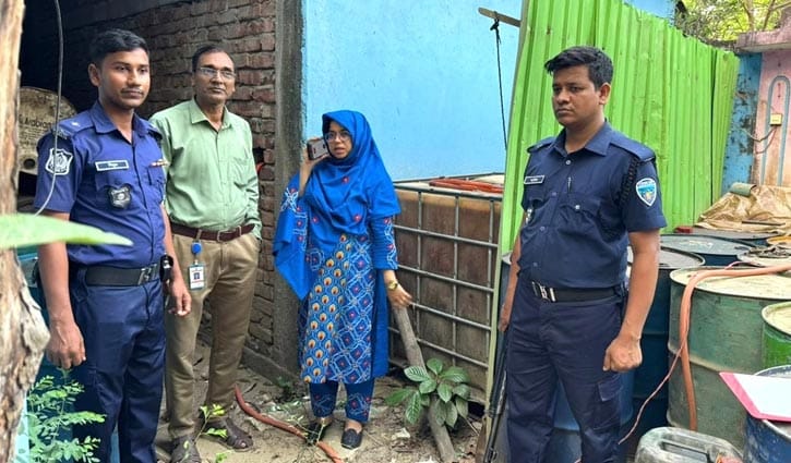 ব্যবসায়ীর বাড়ি থেকে সাড়ে ৫ হাজার লিটার তেল জব্দ, জরিমানা