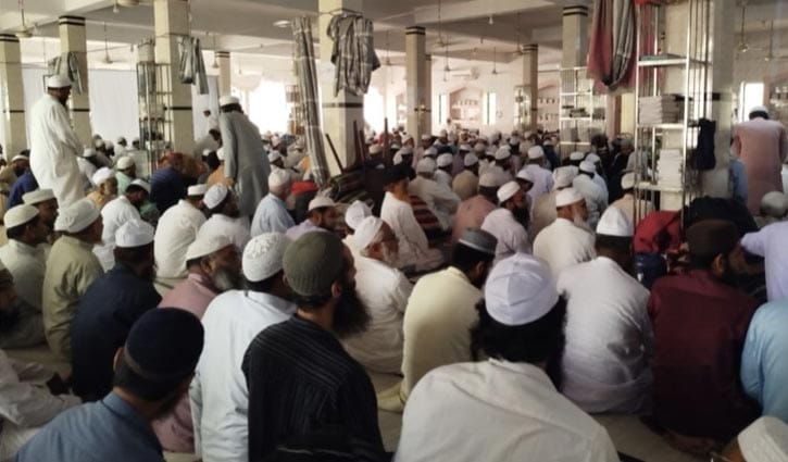 যে মসজিদে ইতেকাফে বসেছেন ১৬৬৪ মুসল্লি