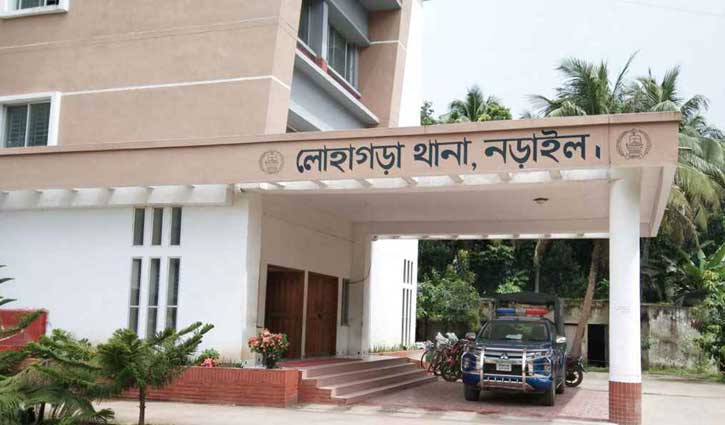 গৃহবধূর ঝুলন্ত মরদেহ উদ্ধার, পা ছিল শিকলে বাঁধা