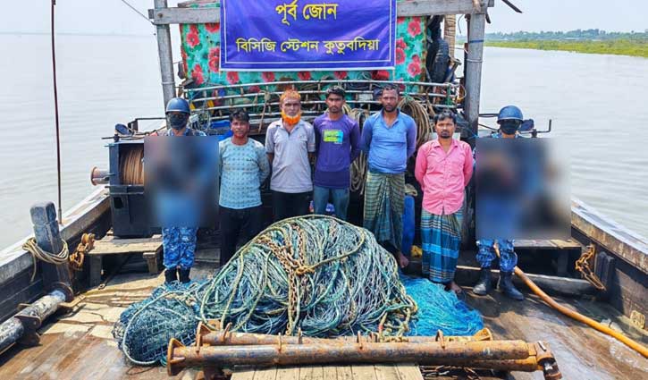 কুতুবদিয়ায় অবৈধ নৌকা-জাল জব্দ, ৫ জেলে আটক