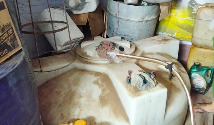 নাটোরে জ্বালানি তেল মজুতের অভিযোগে ব্যবসায়ীকে জরিমানা