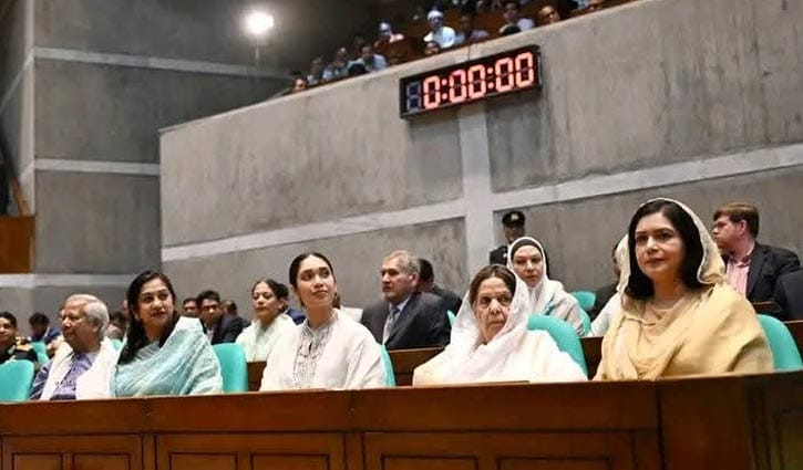 সংসদের দর্শক সারিতে অধ্যাপক ইউনূস, জুবাইদা ও জাইমা