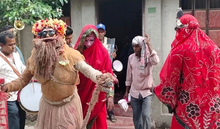 পটুয়াখালীতে নীল পূজা ও চৈত্র সংক্রান্তির লোকজ আমেজ