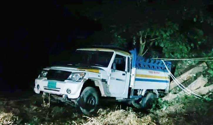পিকআপটি খাদে পড়েছিল, স্থানীয়রা সকালে দেখে ৪ লাশ উদ্ধার 