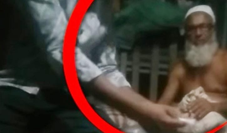 পটুয়াখালীতে ইউপি চেয়ারম্যানের টাকা নেওয়ার ভিডিও ভাইরাল