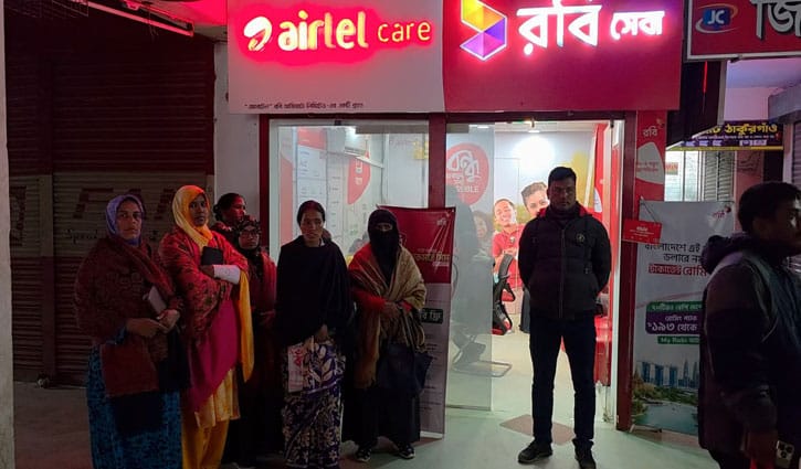 ঠাকুরগাঁওয়ে সিম কিনে প্রতারিত সহস্রাধিক পরিবার, বিনা অপরাধে হচ্ছেন আসামি