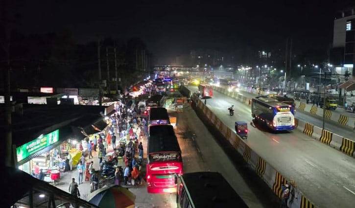 সাভারে ঘরমুখো মানুষের ঢল, সড়কে গণপরিবহনের চাপ